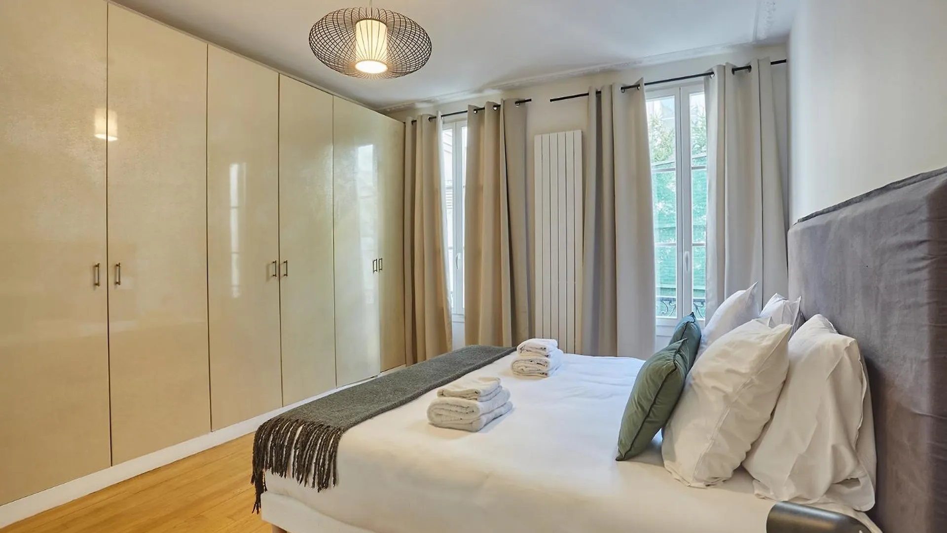 Center Of Montmartre By Prestige 파리