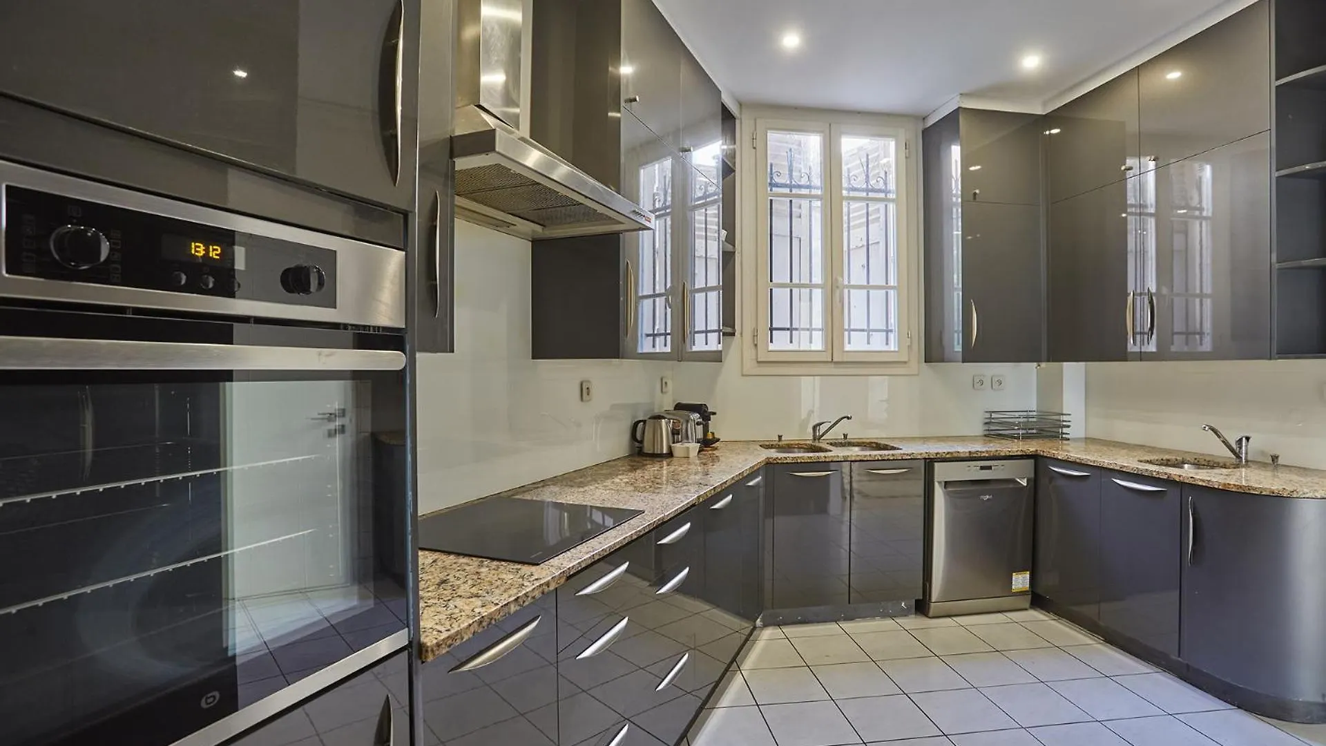 Apartment Center Of Montmartre By Prestige Paris